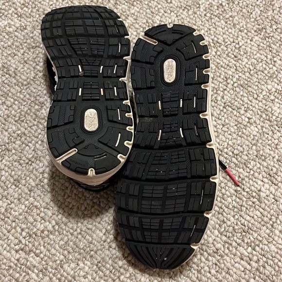 Brooks Addiction 14 SZ 8.5 shoes. Great condition. - Picture 5 of 8